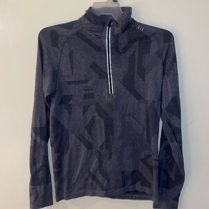 Mens Lululemon Metal Vent Tech Long Sleeve
Tech Camp Print Shirt Gray M